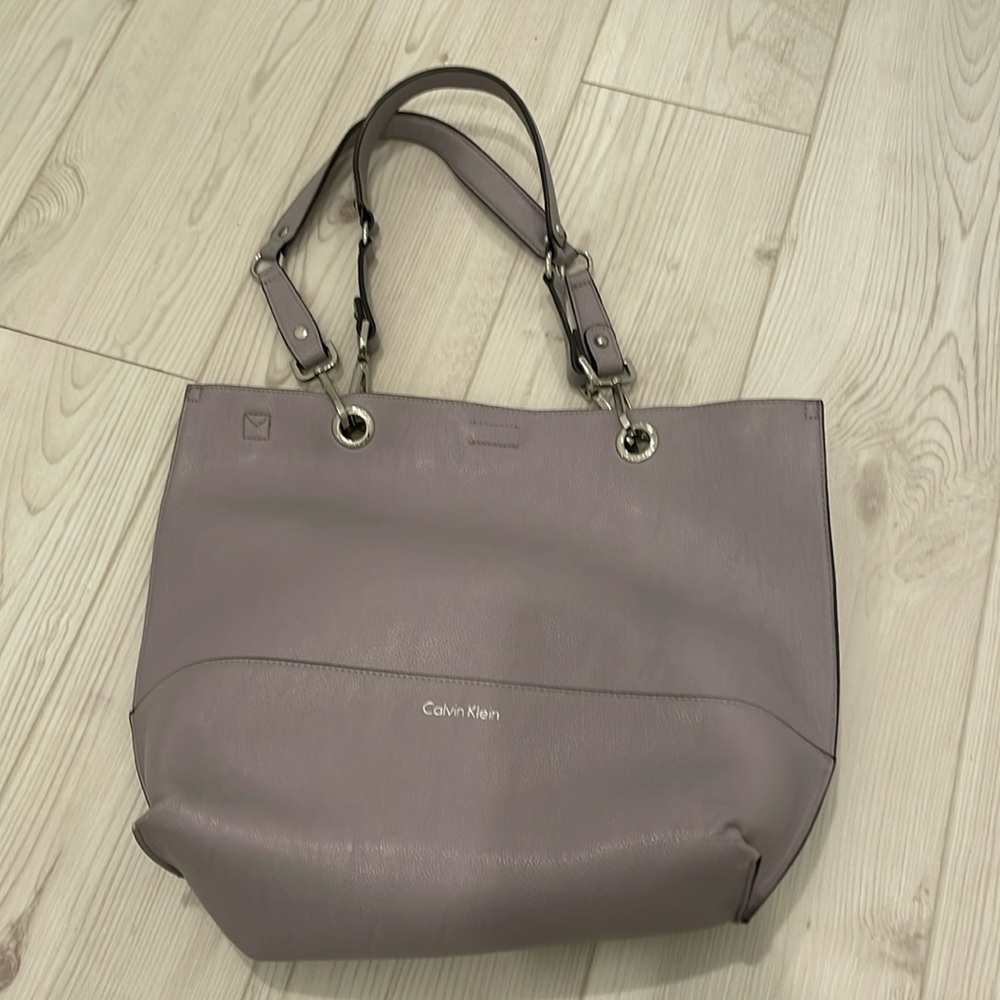 Calvin Klein lilac purse with magnetic closer